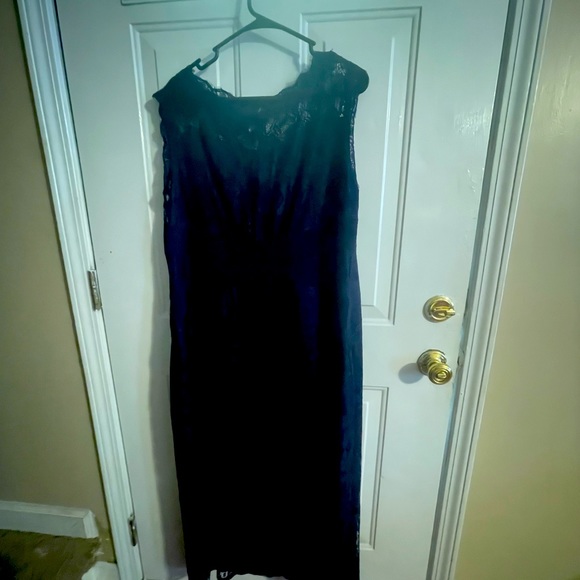 Gown - Picture 1 of 3